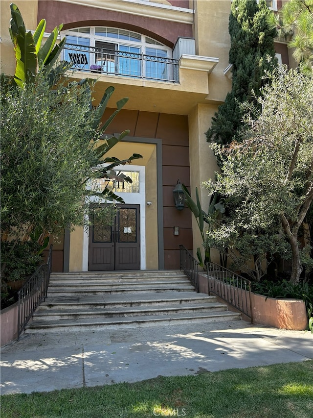 view of property entrance