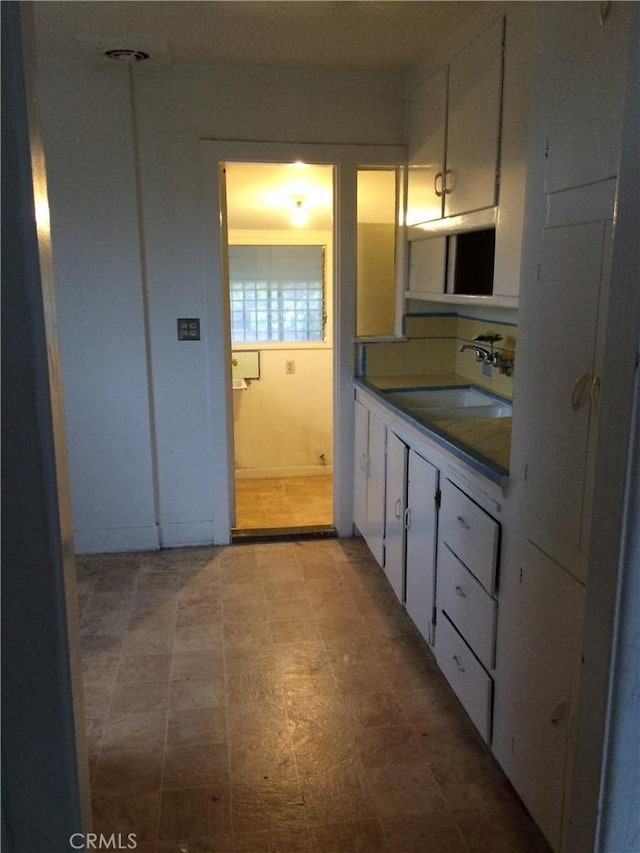 bathroom featuring sink