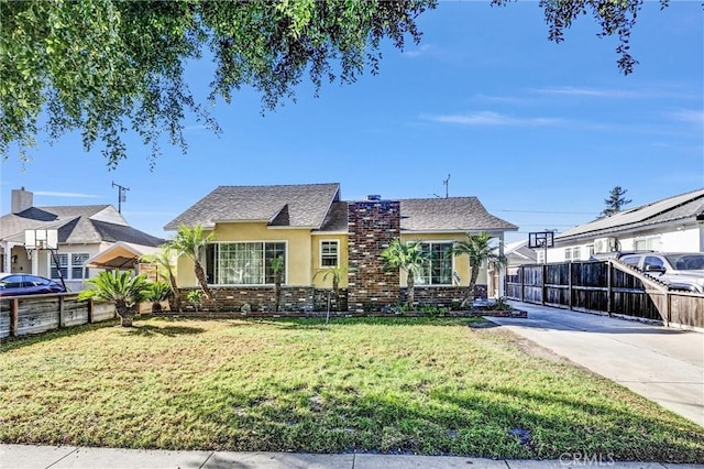 view of front of house with a front yard