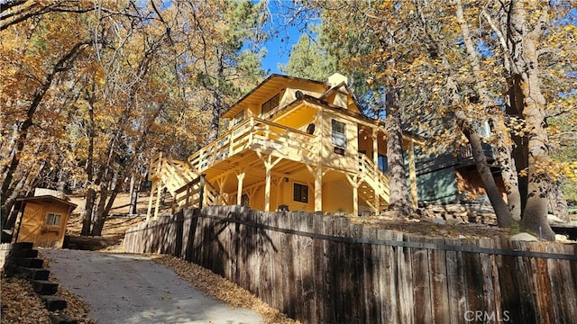 view of front of home featuring a shed