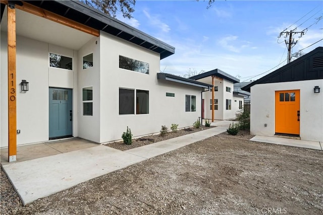1122 W Sacramento Ave, Chico, CA 95926 - back of house with stucco siding and a patio