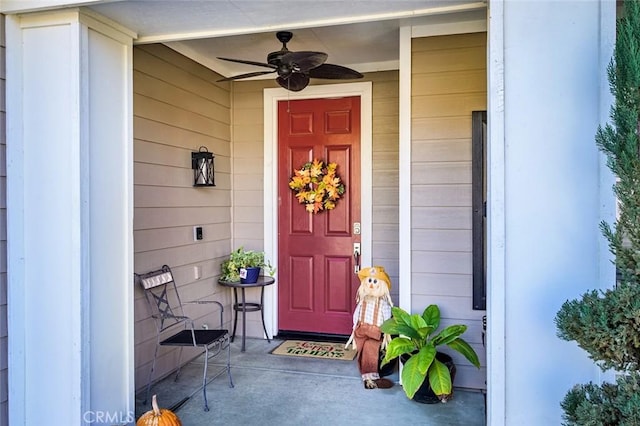 entrance to property featuring ceiling fan