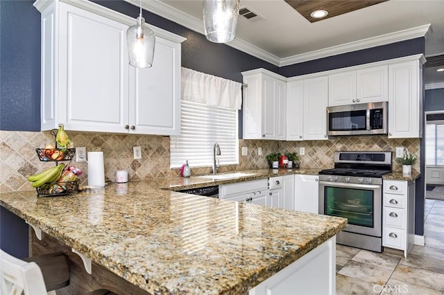 kitchen with kitchen peninsula, stainless steel appliances, crown molding, sink, and pendant lighting