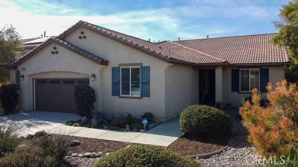 single story home featuring a garage