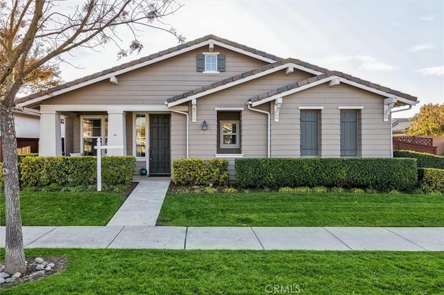 view of front of home with a front lawn