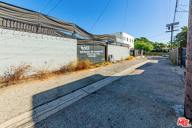 Listing photo 3 for 5062 W Washington Blvd, Los Angeles CA 90016