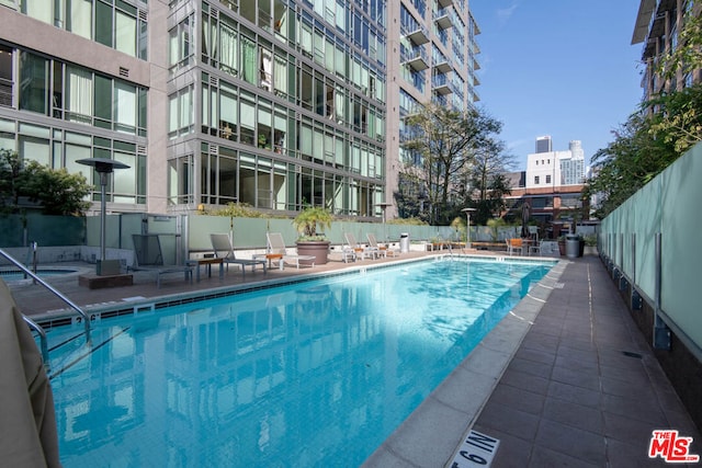 view of swimming pool