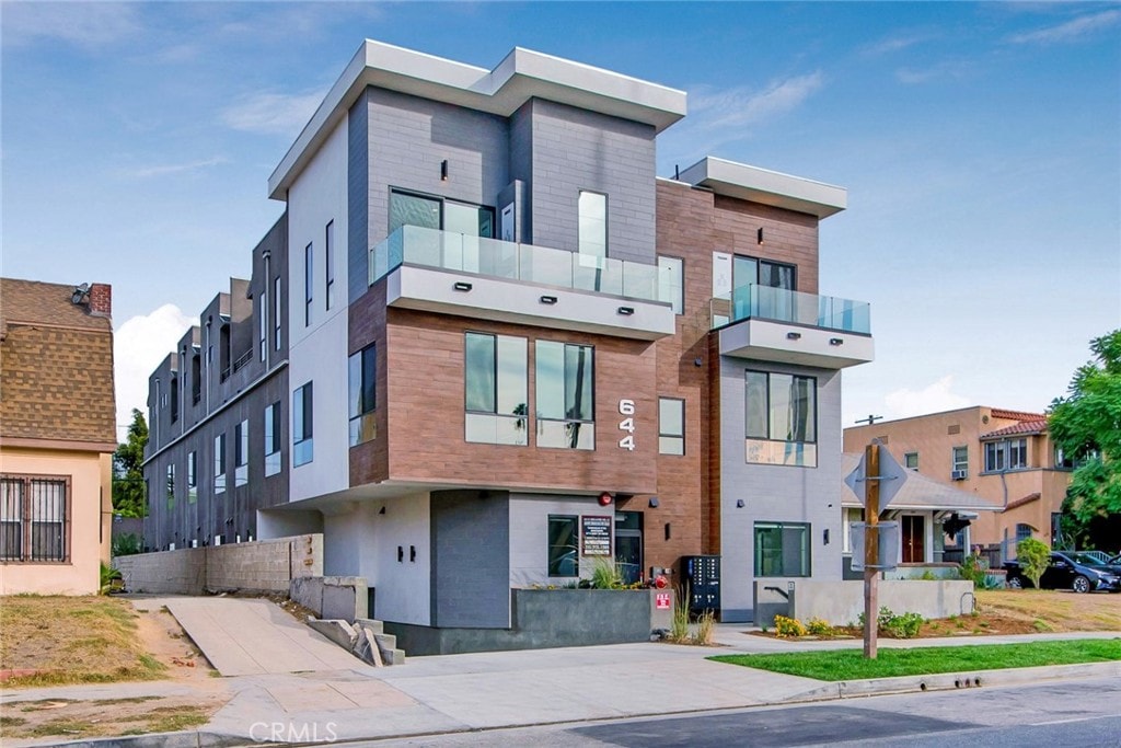 644 N Normandie Ave, Los Angeles, CA 90004 - view of property