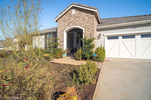 view of front of house with a garage