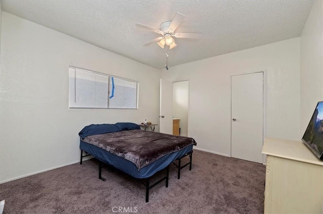 bedroom with a textured ceiling, carpet floors, and ceiling fan