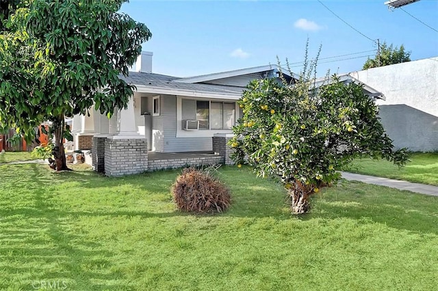 view of front of home featuring a front yard