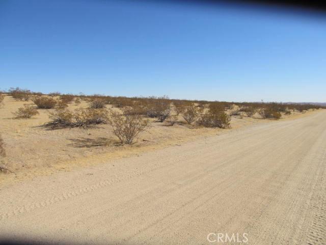 Listing photo 3 for 5007 Brown Blvd, California City CA 93505