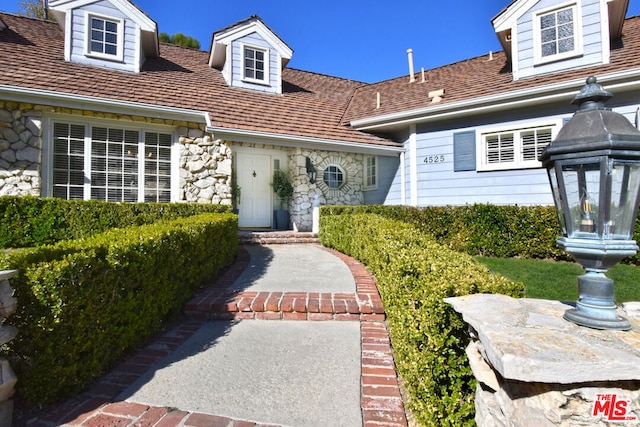 view of property entrance