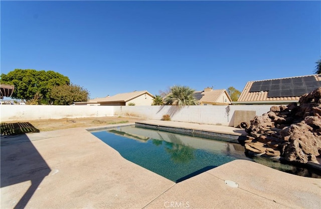 view of swimming pool