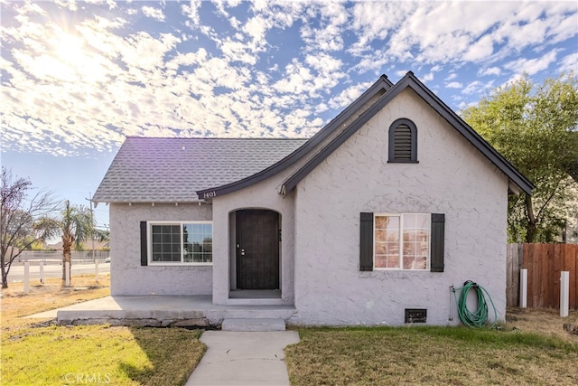 view of front of house featuring a front yard