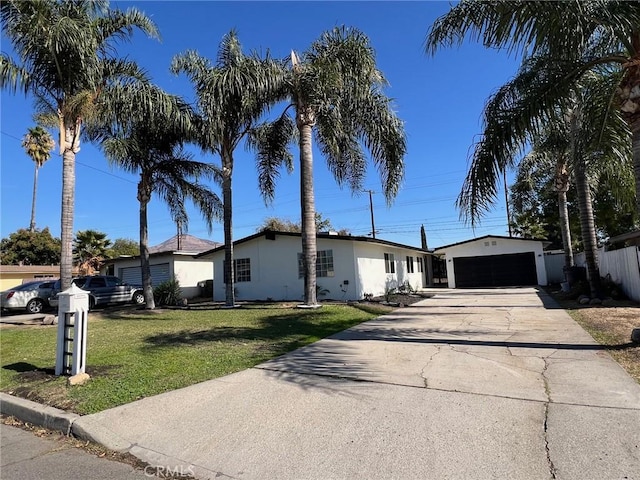 single story home featuring a front lawn