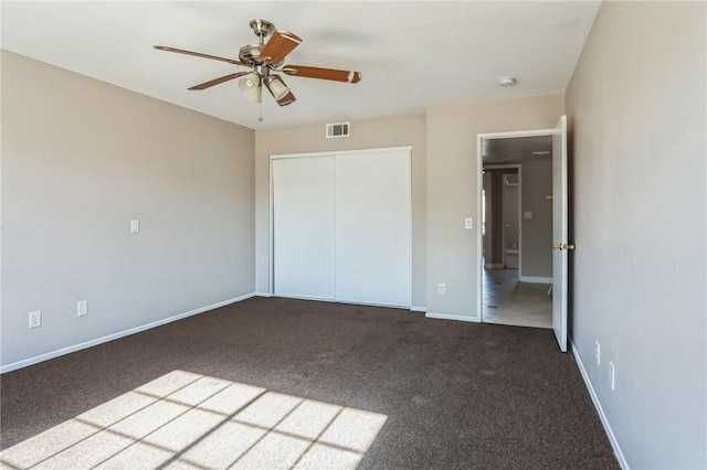 unfurnished bedroom featuring carpet flooring, ceiling fan, and a closet