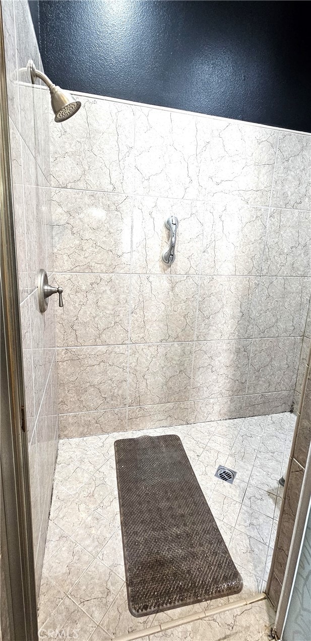 bathroom with tiled shower