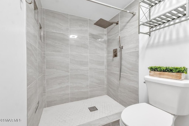 bathroom with toilet and tiled shower