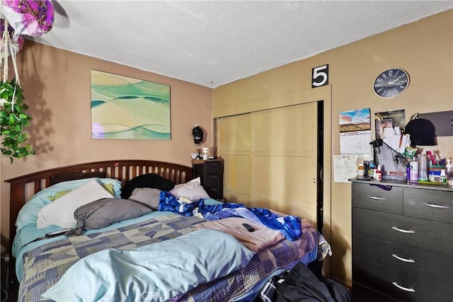 bedroom featuring a closet and a textured ceiling