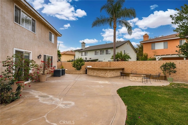 view of patio with an outdoor fire pit