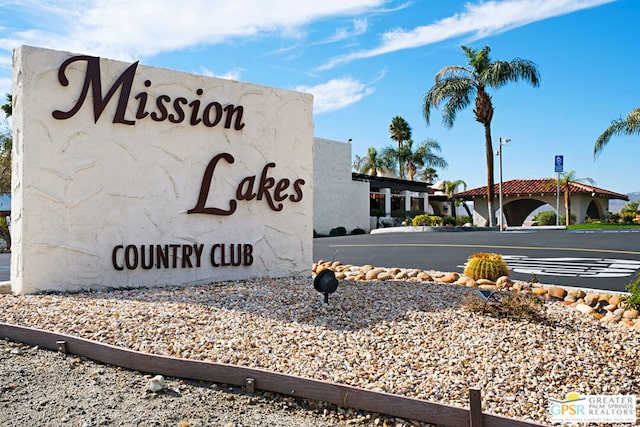 view of community / neighborhood sign