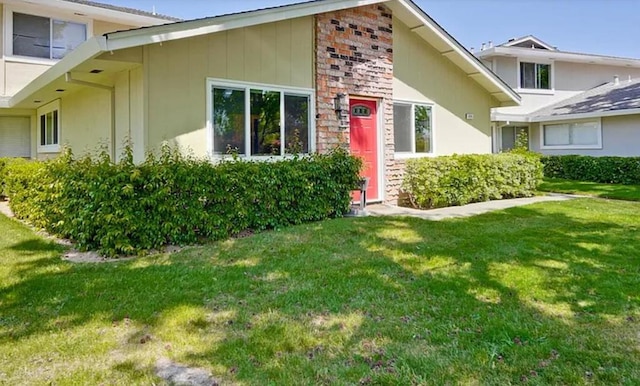 entrance to property featuring a yard