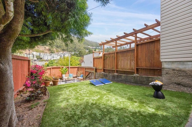 view of yard featuring a pergola