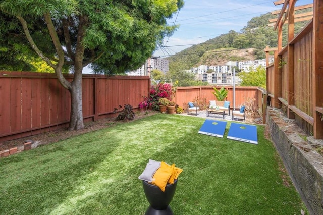 view of yard with outdoor lounge area