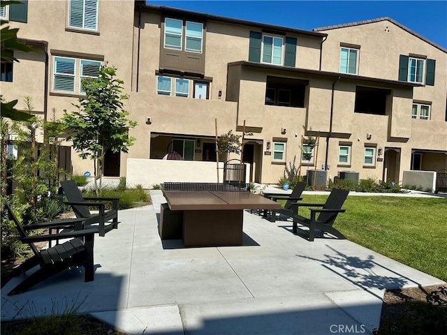 1752 W Sycamore Dr, Compton, CA 90220 - view of community with a patio and a lawn