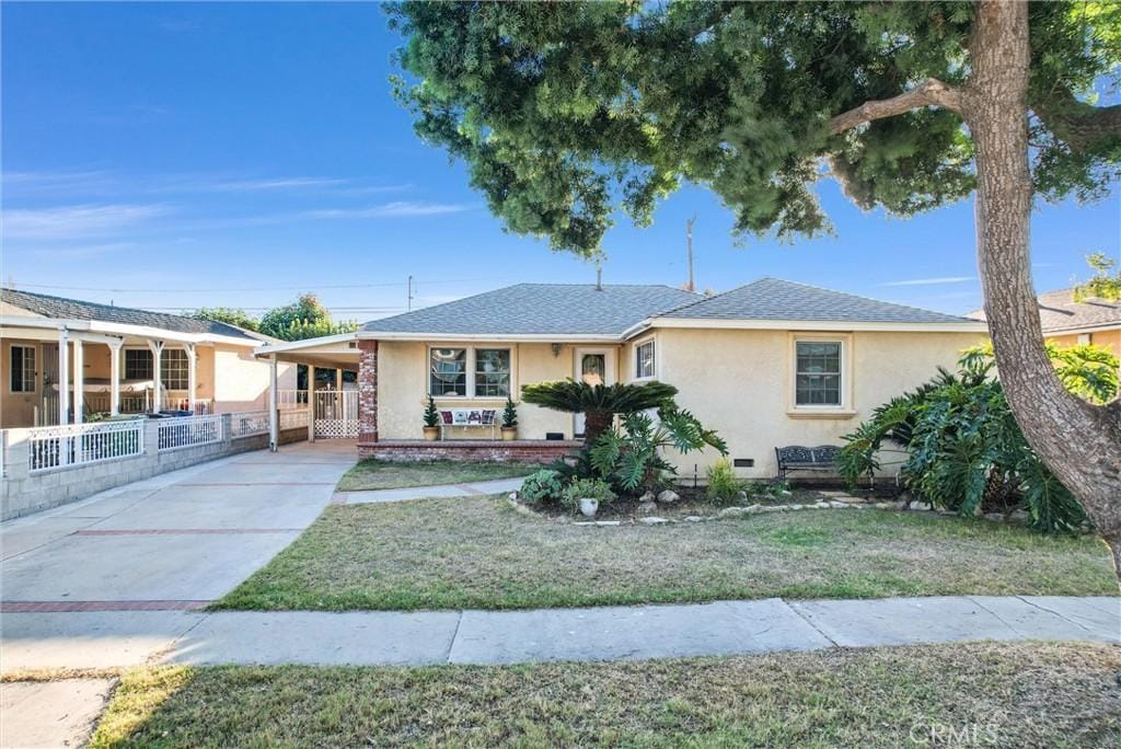 single story home with a porch and a front lawn