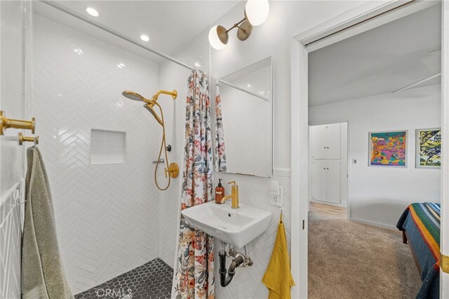 bathroom featuring a shower with shower curtain and sink