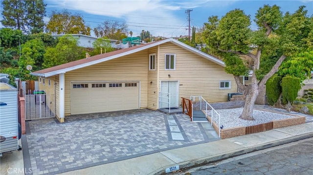 view of front facade featuring a garage