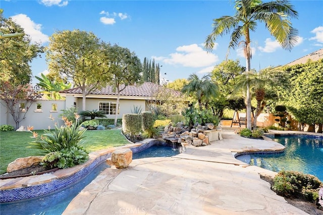 view of swimming pool with a lawn