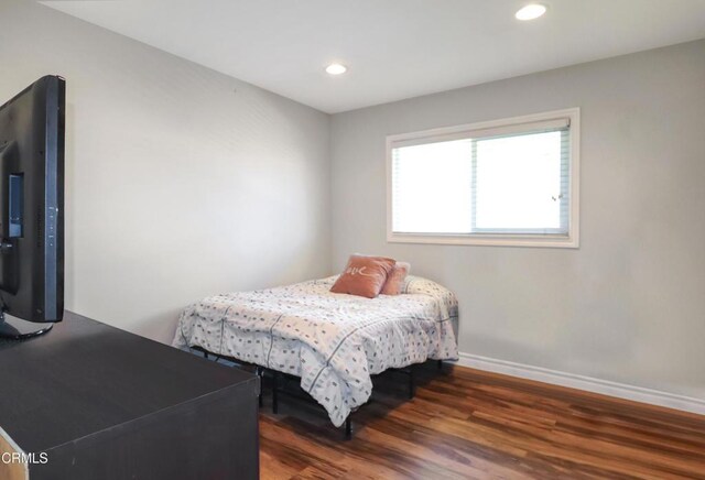 bedroom with baseboards, recessed lighting, and wood finished floors