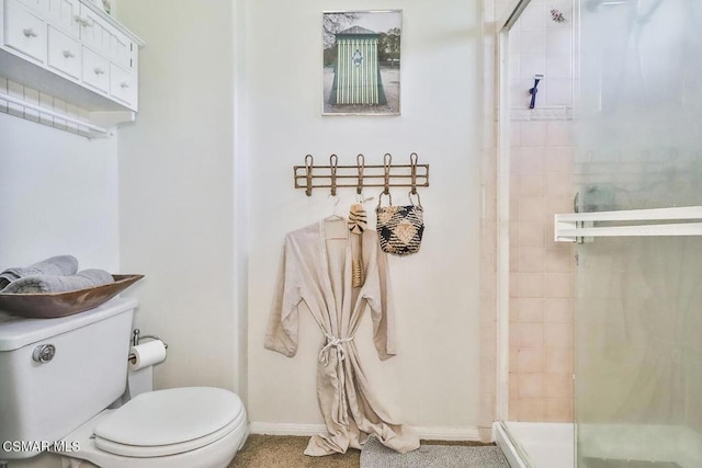 bathroom with toilet and tiled shower