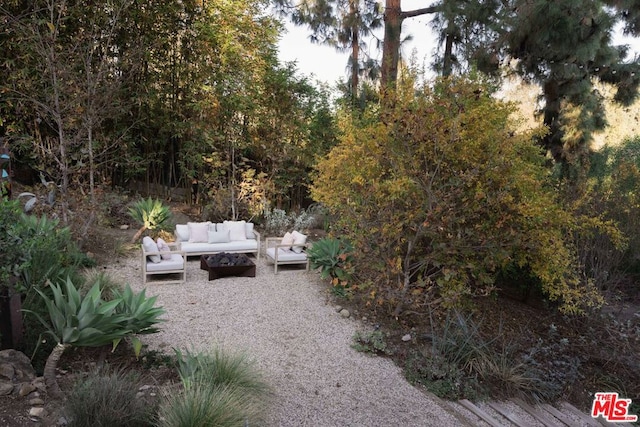 view of yard with an outdoor hangout area