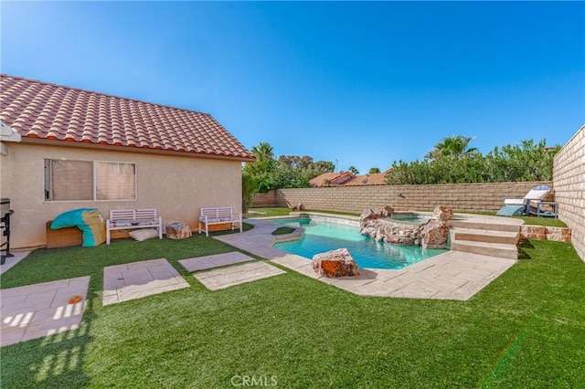 view of swimming pool with an in ground hot tub and a yard