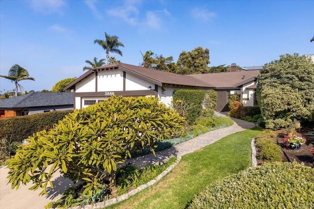 view of front of property featuring stucco siding