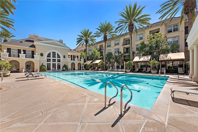 view of swimming pool