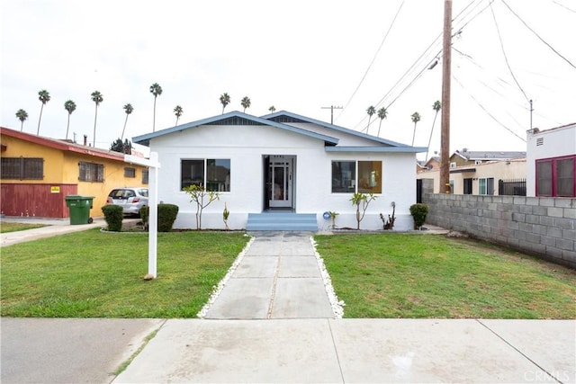 view of front facade with a front yard