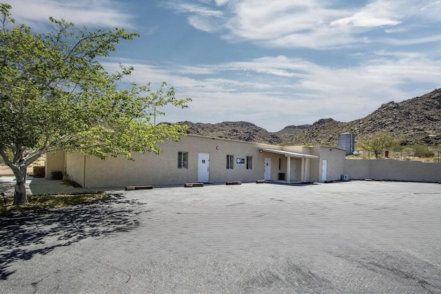 view of front facade with a mountain view and cooling unit