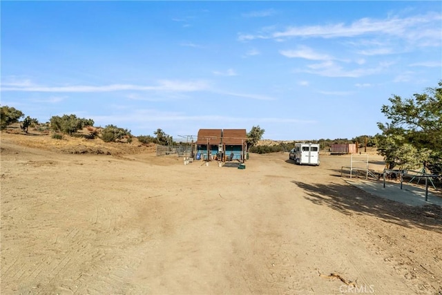 view of yard featuring a rural view