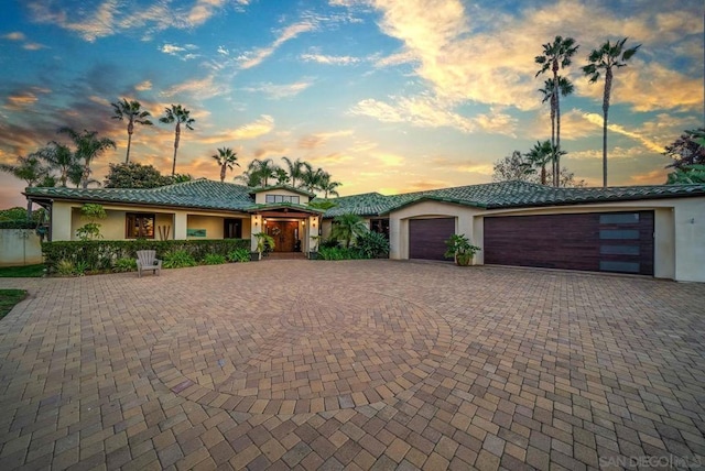 view of front facade featuring a garage