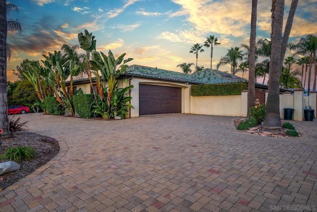 view of front facade featuring a garage