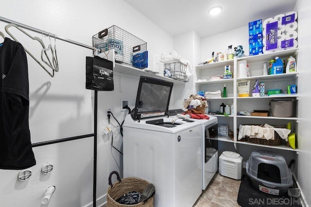 laundry room with washing machine and dryer