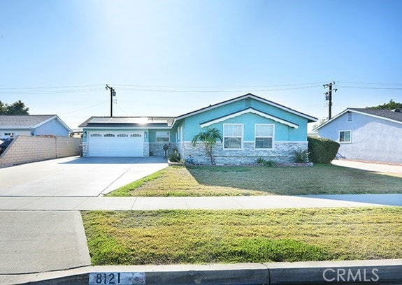 8121 San Mateo Cir, Buena Park, CA 90620 - single story home featuring a front yard and a garage