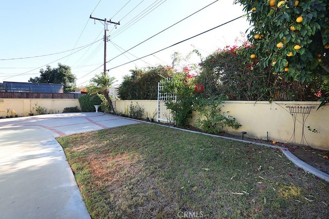 8121 San Mateo Cir, Buena Park, CA 90620 - view of yard with a patio area