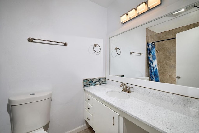 bathroom featuring a shower with curtain, vanity, and toilet