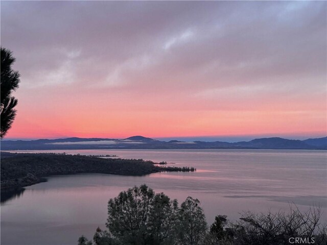 water view with a mountain view